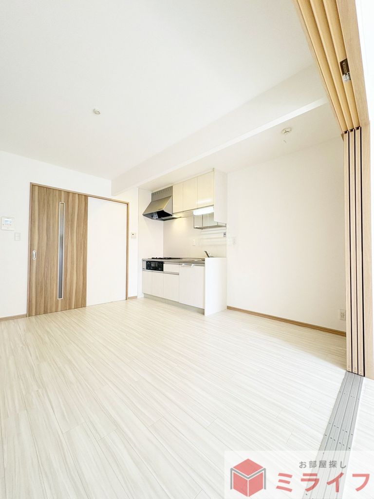 居室・リビング　南向きで陽当たり良好、明るく開放的なリビング