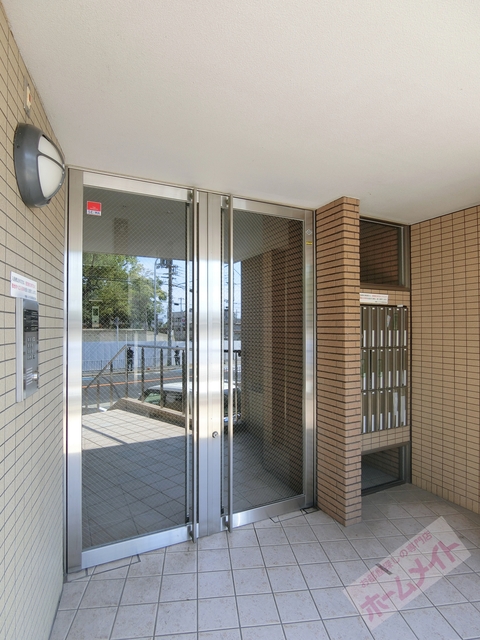 エントランス　オートロック付きで部外者シャットアウト♪