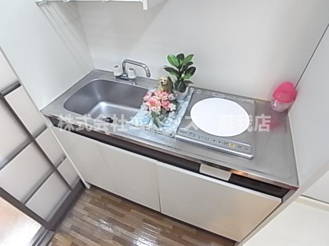 キッチン　コンパクトなキッチンで掃除もラクラク