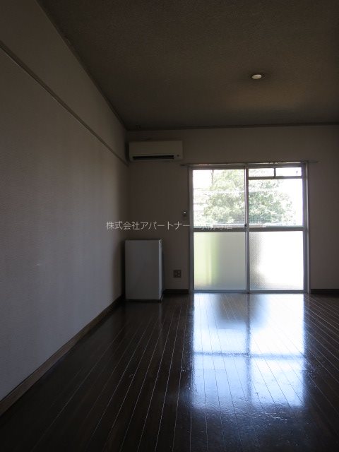 居室・リビング　お部屋は広々9帖です！