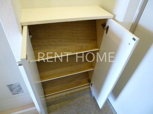 玄関　シューズボックス付きです。