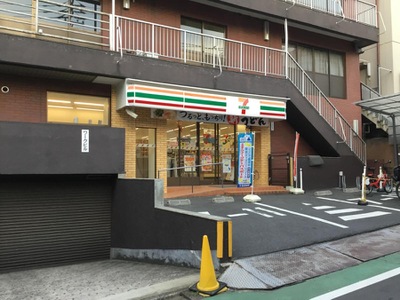 コンビニ　セブンイレブン 新宿築地町店（コンビニ）まで210m