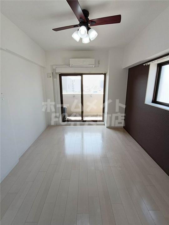 居室・リビング　こちらのリビングで趣味の時間をお楽しみください