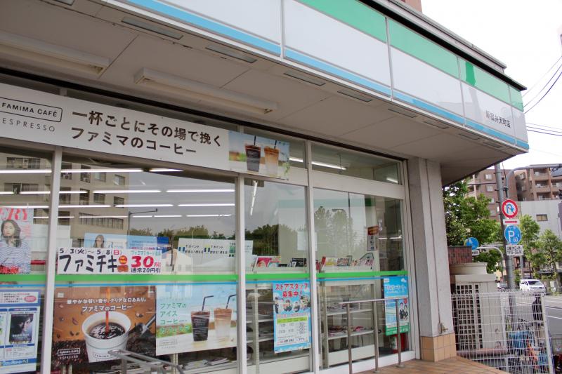 コンビニ　ファミリーマート 新宿弁天町店（コンビニ）まで733m