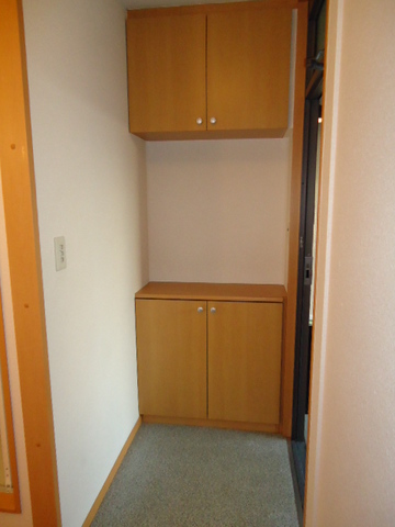 玄関　玄関　下駄箱付き