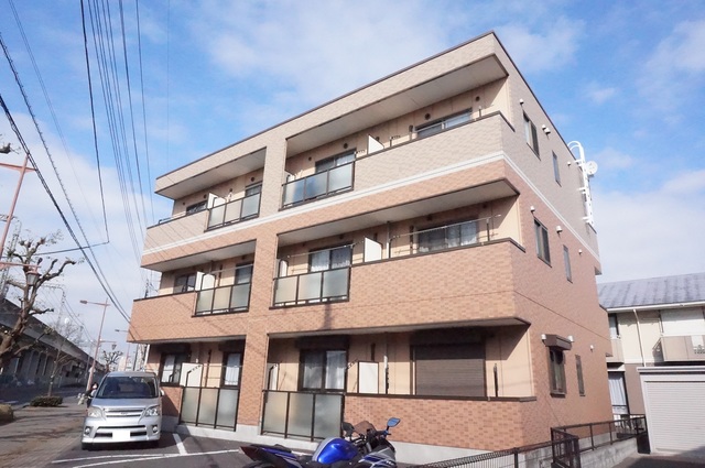 建物外観　越谷駅徒歩６分（４８０ｍ）