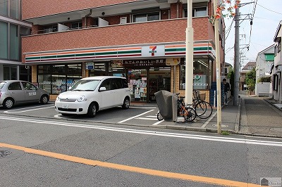 コンビニ　セブンイレブン（コンビニ）まで519m