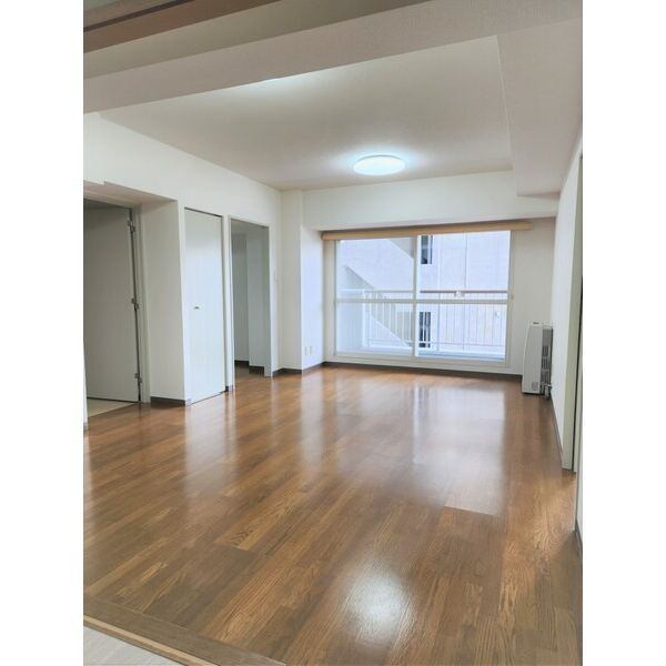 居室・リビング　※写真は別号室です。