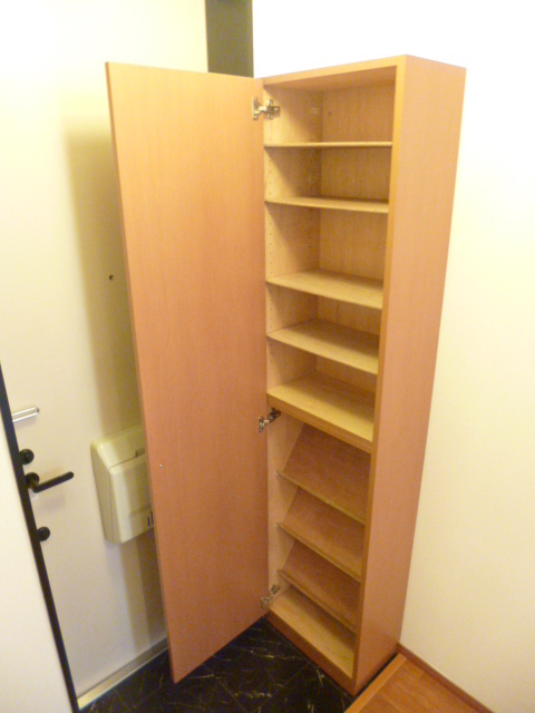 玄関　高さのある下駄箱