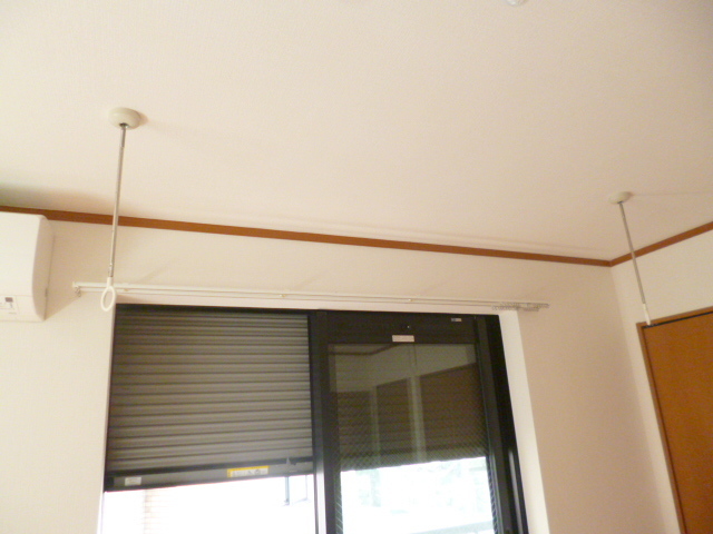 その他設備　室内物干しフック、防犯シャッター