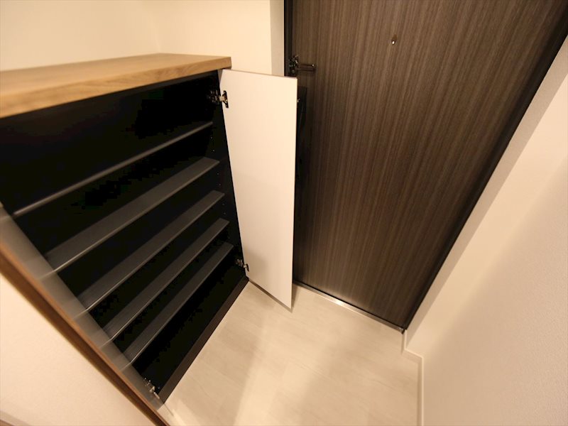 玄関　玄関　シューズボックス付（収納充実してます）