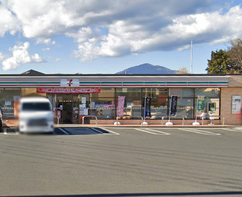 コンビニ　セブンイレブン（コンビニ）まで200m