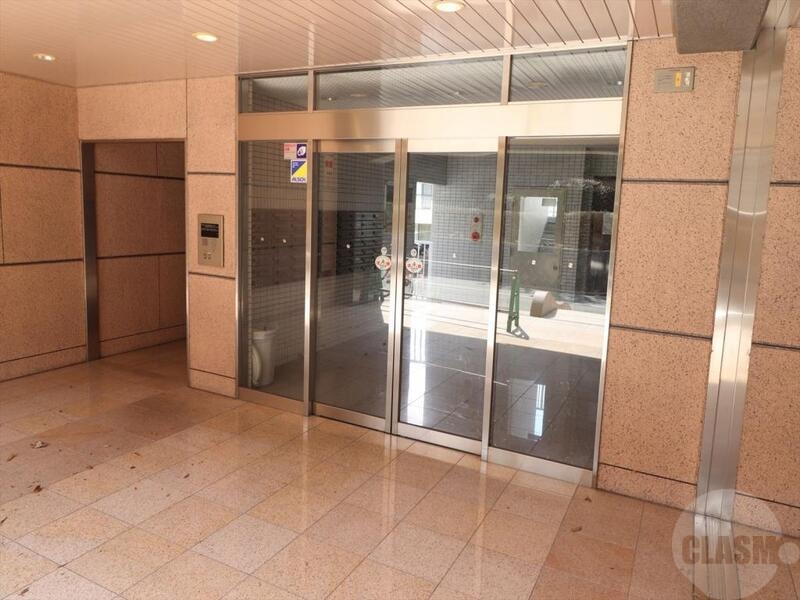 エントランス　オートロック・防犯カメラ付