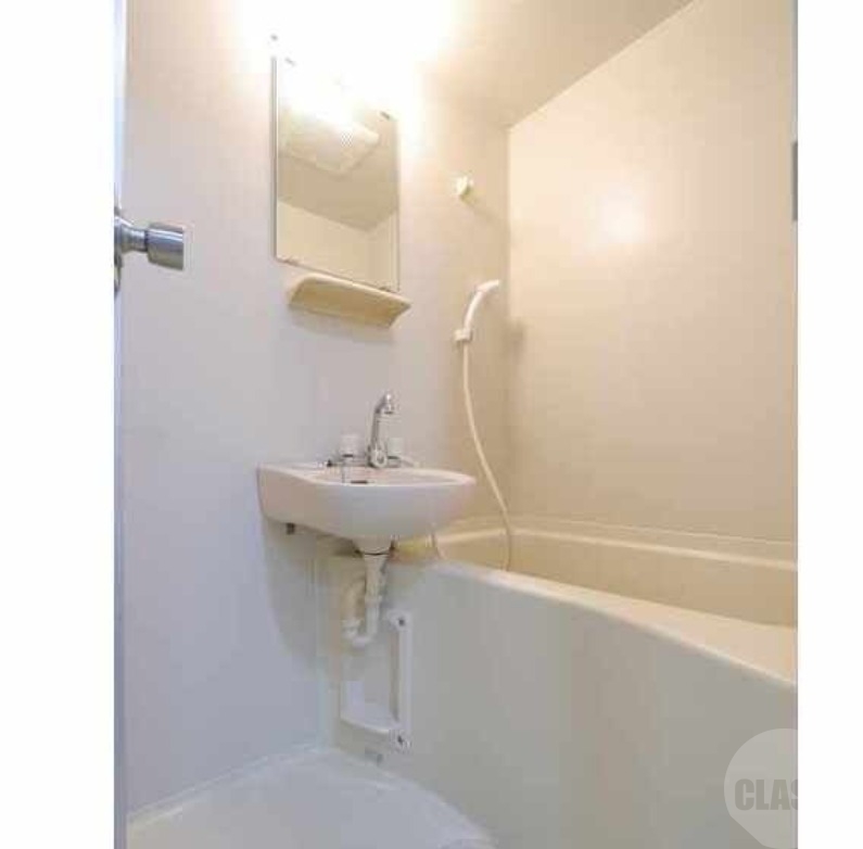 バス・シャワールーム　清潔感のあるバスルーム