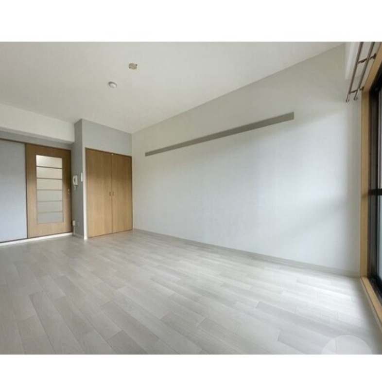 居室・リビング　８帖の洋室です