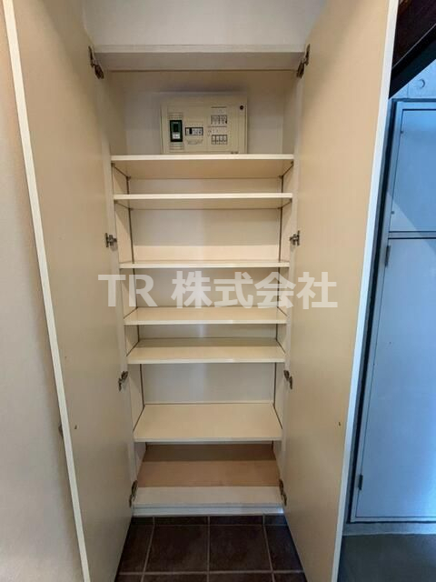 玄関　玄関収納