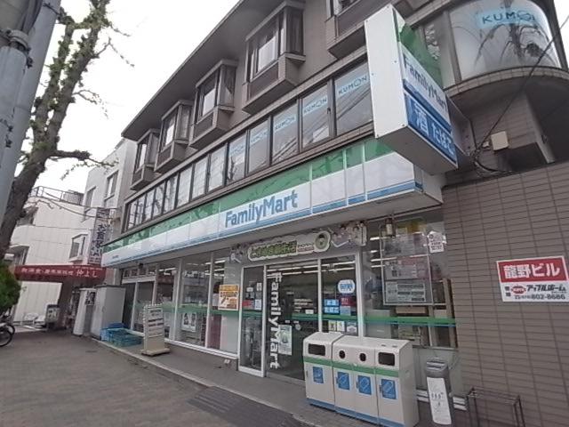 コンビニ　ファミリーマート 阪神大石駅前店（コンビニ）まで595m
