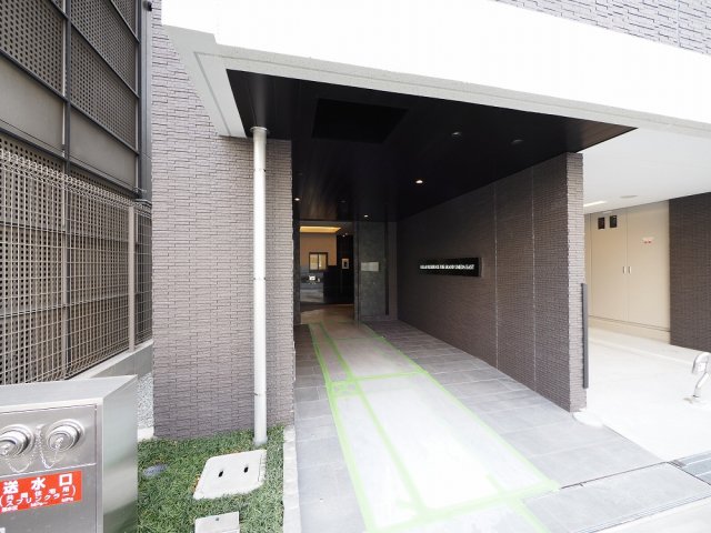 エントランス　落ち着いたエントランスです