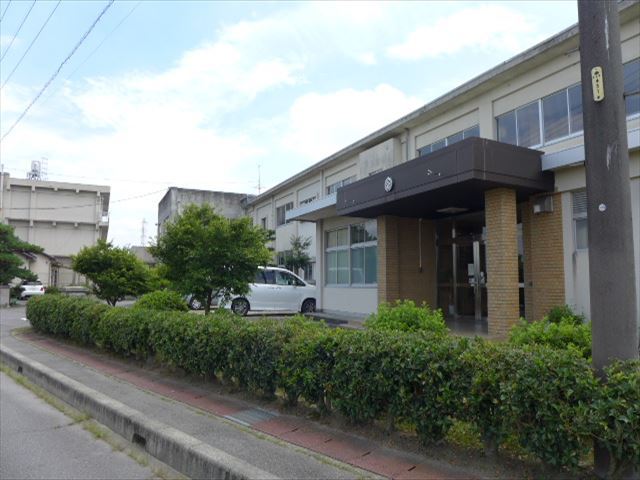 小学校　志貴小学校（小学校）まで657m