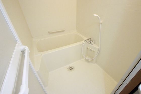 バス・シャワールーム　※別部屋の写真です