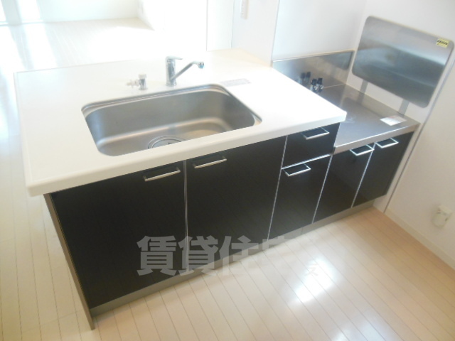 キッチン　同物件別部屋