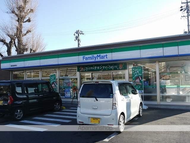 コンビニ　ファミリーマート（コンビニ）まで267m