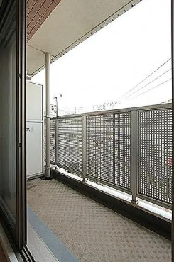 バルコニー　別部屋の写真を使用しております。