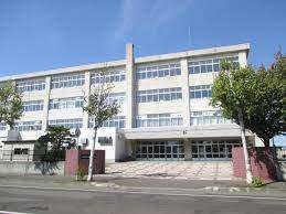 中学校　札幌市立厚別中学校（中学校）まで638m