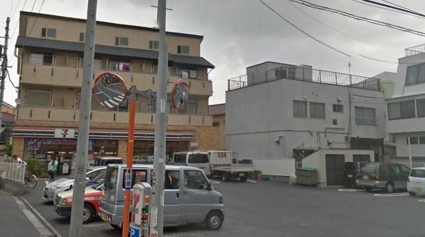 コンビニ　セブンイレブン（コンビニ）まで221m