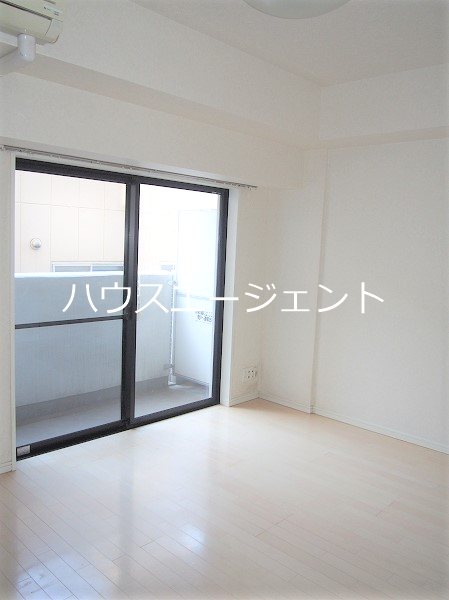 居室・リビング　広々洋室使えますよ。※参考画像