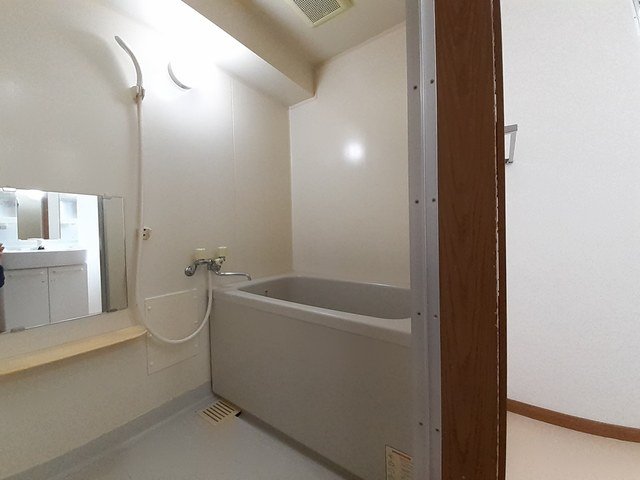 バス・シャワールーム　ゆったり過ごせるお風呂です