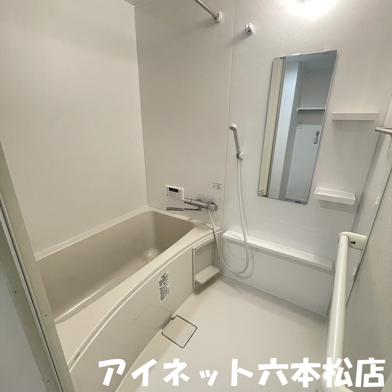 バス・シャワールーム　一日の疲れを癒しましょう。