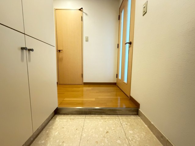 玄関　詳細は、RISUMO江坂本店までお問合せください♪