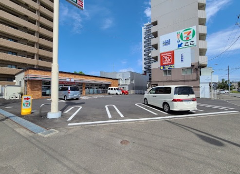 コンビニ　セブンイレブン札幌北15条東1丁目店（コンビニ）まで663m