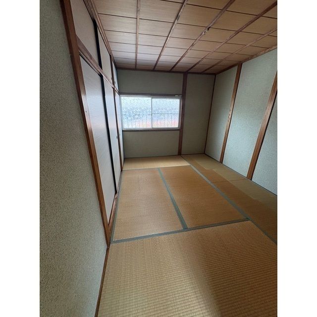 居室・リビング　和室ならではの温かな和の空間で寛ぎの時間を過ごせます