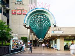 ショッピングセンター　飯田橋セントラルプラザラムラ（ショッピングセンター）まで398m