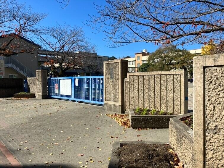 小学校　鹿児島市立原良小学校（小学校）まで9865m