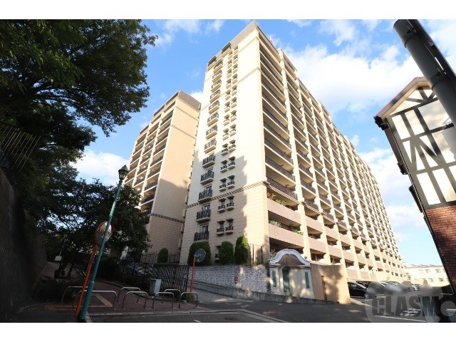 建物外観　１５階建の鉄筋コンクリート造です