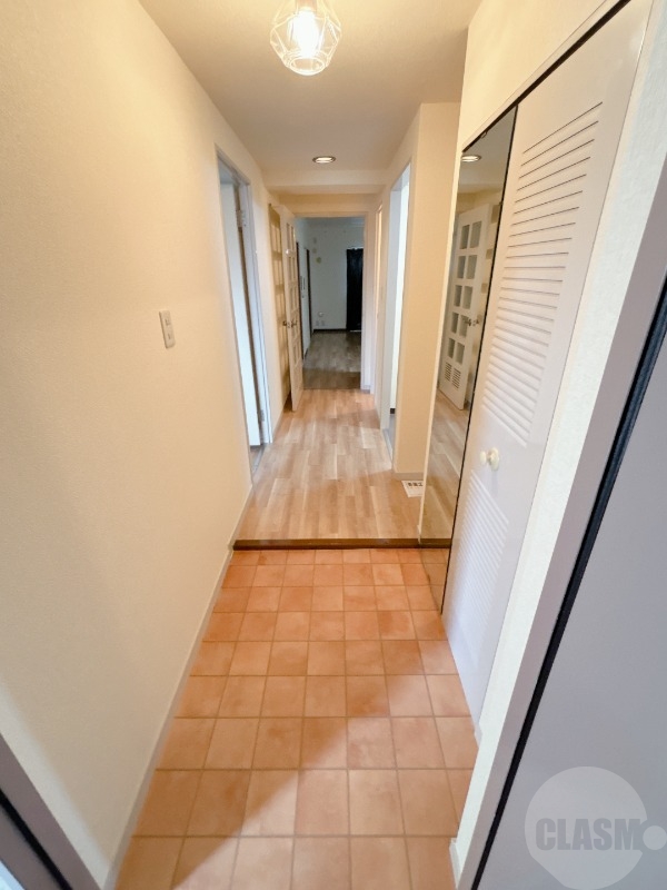 玄関　同タイプ別部屋の写真