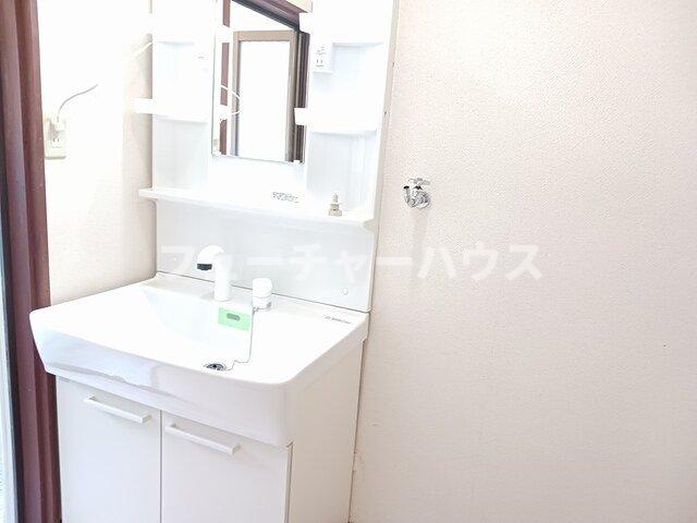 洗面設備　ゆったりとスペースのある洗面所