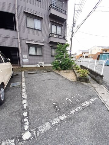 駐車場　駐車場に車を止められます