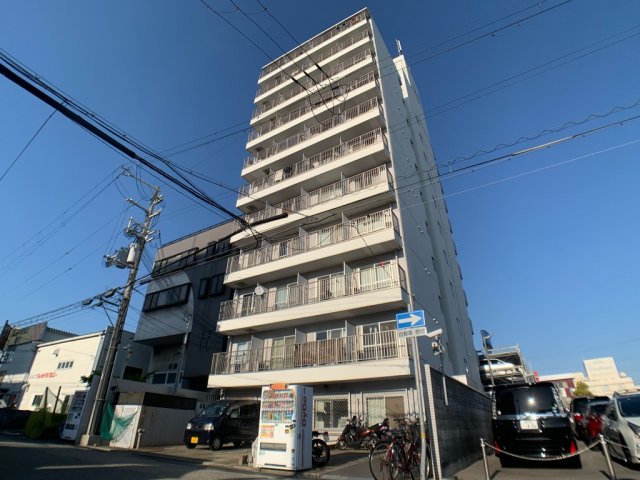 建物外観　防犯カメラ付きでセキュリティ面も安心です。