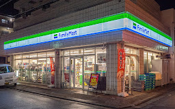 コンビニ　ファミリーマート生麦店（コンビニ）まで111m