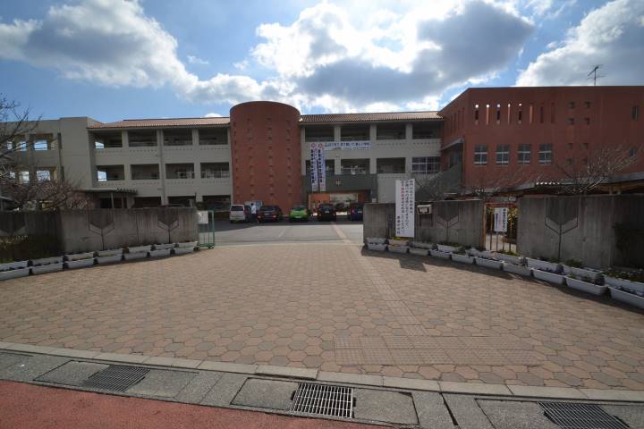 中学校　東広島市立黒瀬中学校（中学校）まで2446m