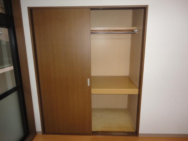 収納　東洋室クローゼット（開）