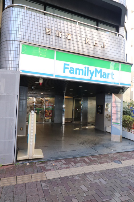 コンビニ　ファミリーマート（コンビニ）まで250m