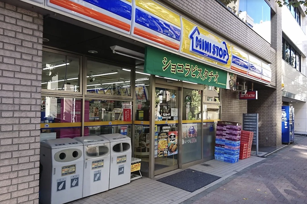 コンビニ　ミニストップ岩本町2丁目店（コンビニ）まで52m