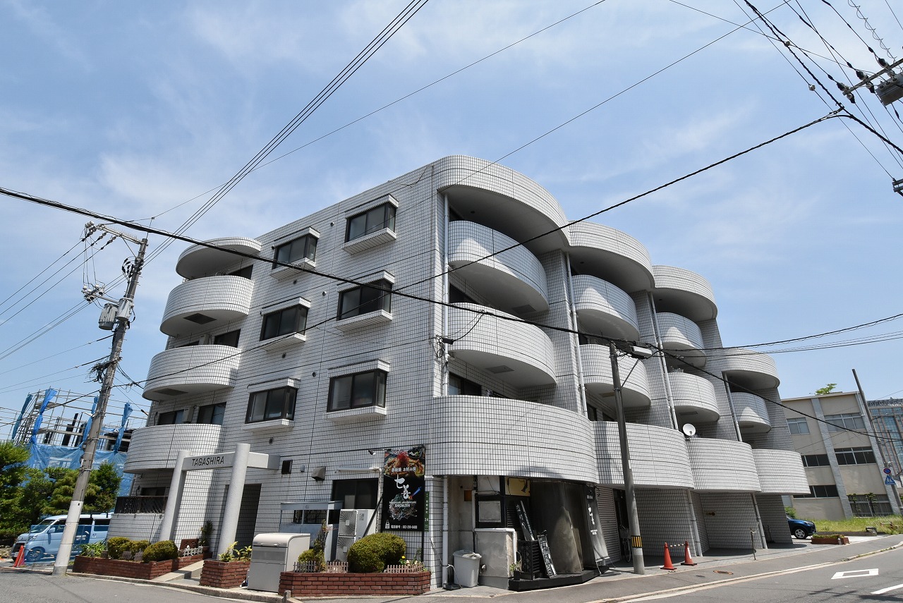 建物外観　角地に立地。日当り・通風最高♪