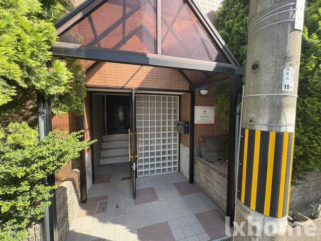 エントランス　落ち着いたエントランスです