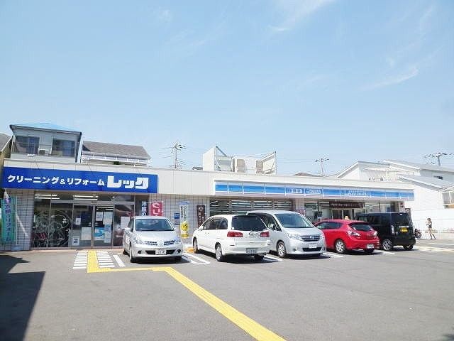コンビニ　ローソン霞ケ丘４丁目店（コンビニ）まで1400m